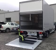 Przeprowadzki, Transport, wywóz, przenoszenie. Winda + paleciak.