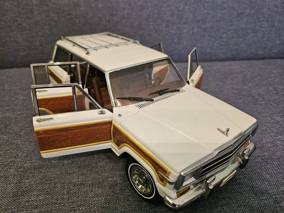 Model Jeep Grand Wagoneer 1/18 Autoart