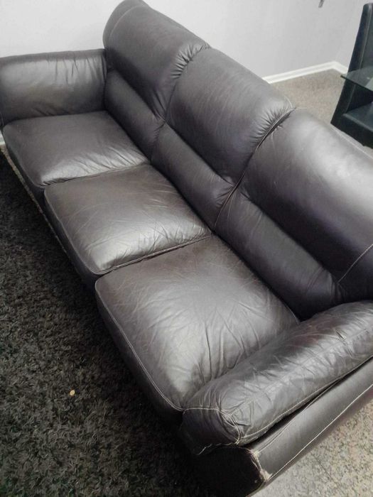 Sofa em Pele semi novo em muito bom estado