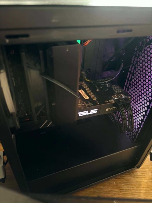 Komputer PC i7-10700F / GTX 1080 Ti / 16 GB RAM / SSD 500 GB