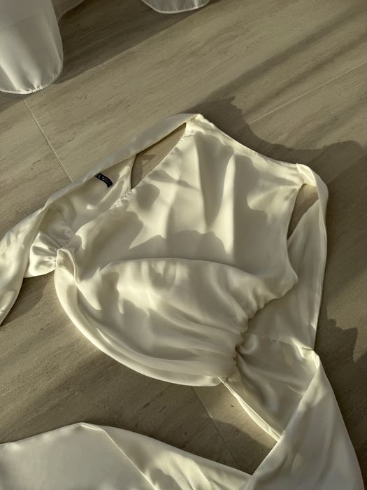 Топ молочний з відкритою спиною Zara S