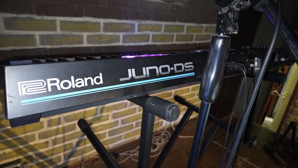 Roland Juno ds61