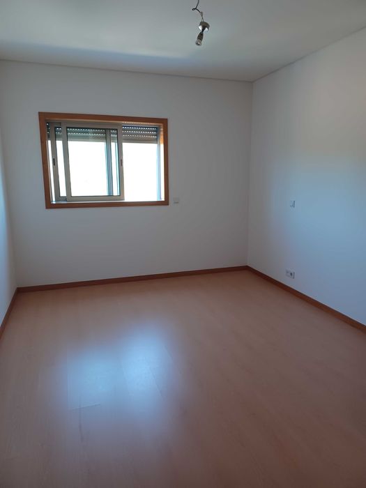 Apartamento T3 para arrendamento na Rua Tenente Valadim