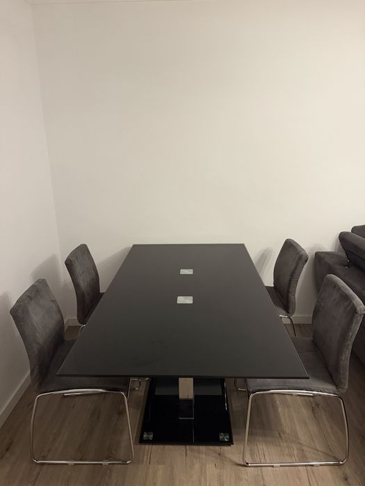Mesa de jantar com cadeiras