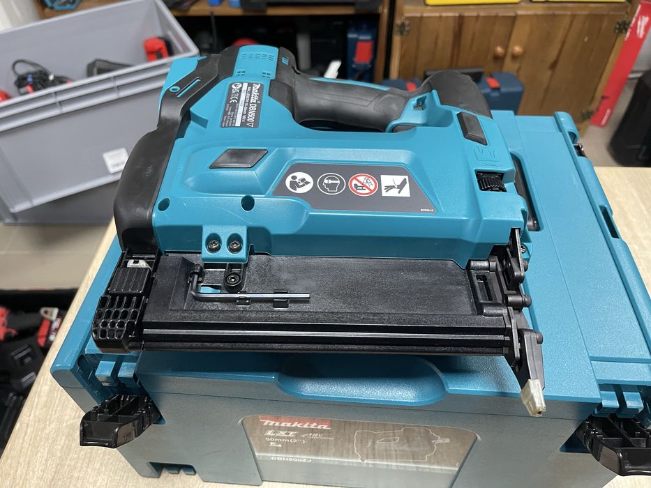 Makita DBN500 / акумуляторний фінішний нейлер Макіта