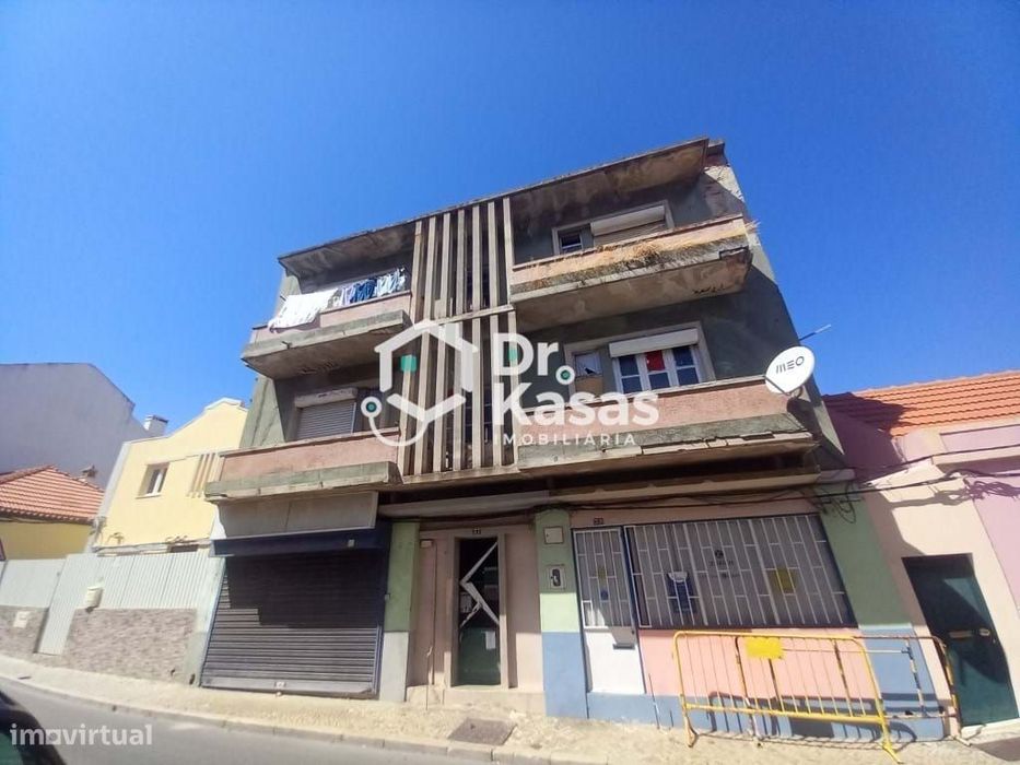 Apartamento T1 com varanda na Baixa da Banheira