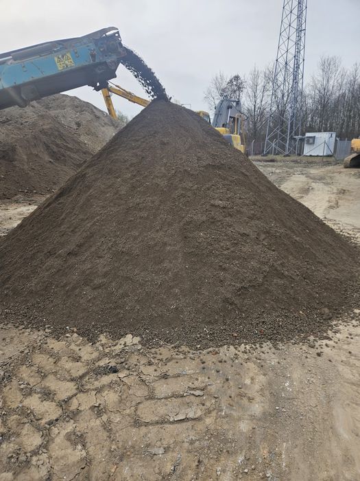 Ziemia przesiana i piasek