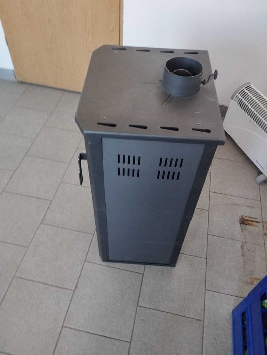 Stalowy piec kominek KOZA  HECHT Flemis 7-9kW na drewno brykiet