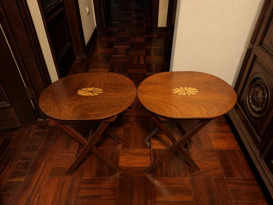 Conjunto de mesas laterais dobráveis clássicas