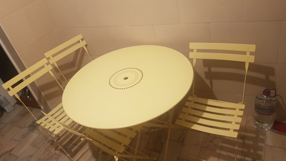 Mesa de jardim em metal com 4 cadeiras