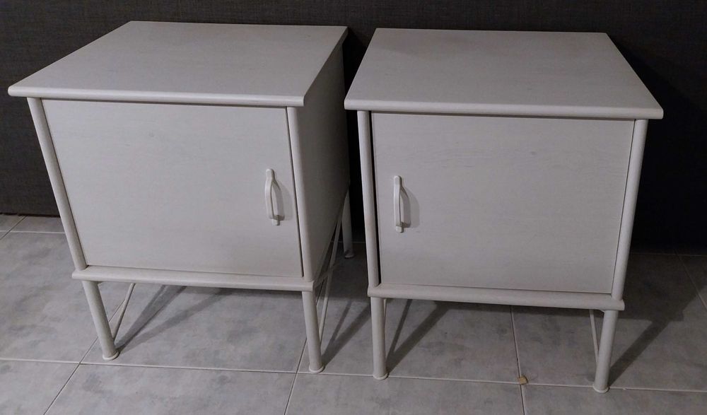 Mesas cabeceira de madeira Ikea