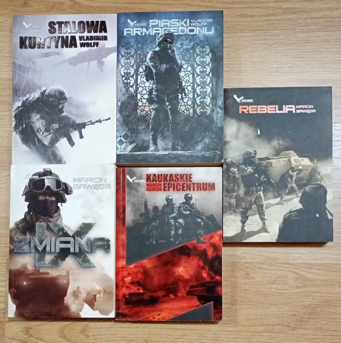 Zestaw książek z serii WAR BOOK.
