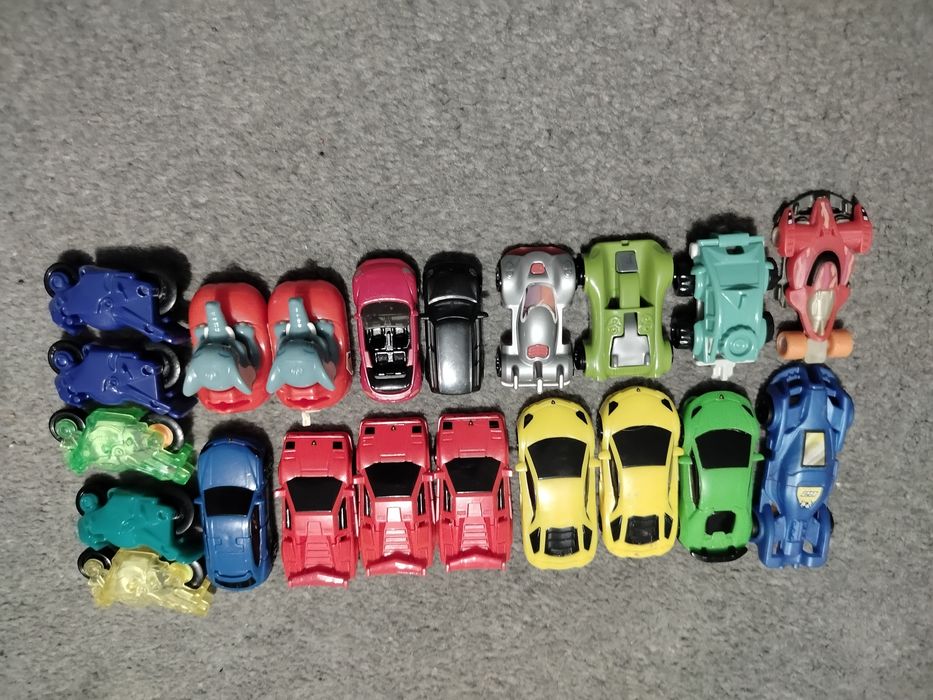Małe samochodziki z Kinder jajek