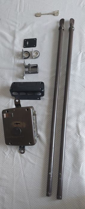 Fechadura porta casa  CISA