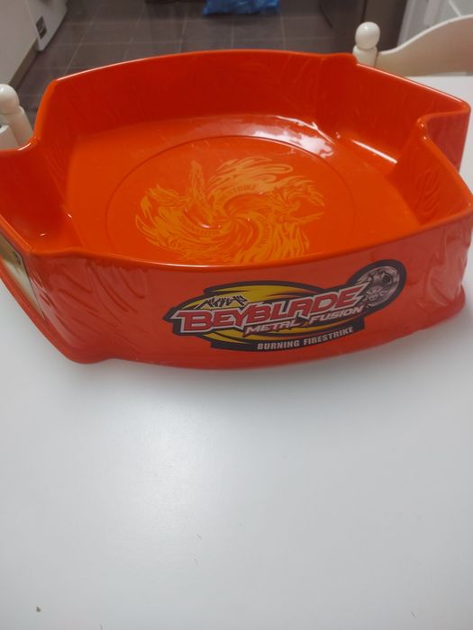 Estádio Bayblade Metal Fusion laranja