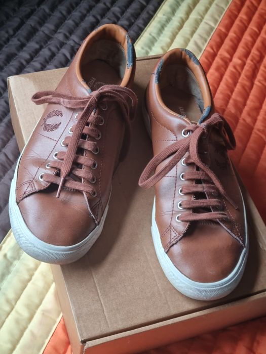 Sapatilhas castanhas de homem Fred Perry n°41  SP 090