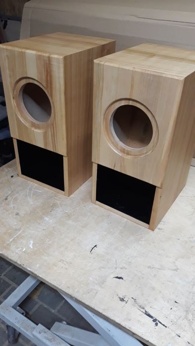 Obudowy kolumn audio