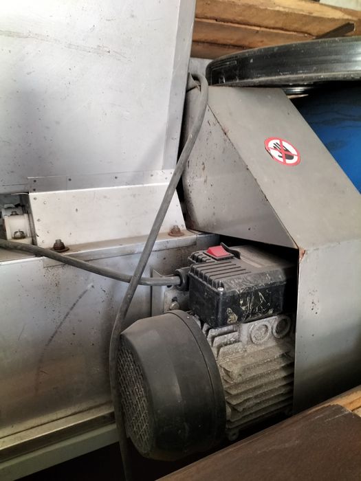 Esmagador com desengaçador de uvas elétrico