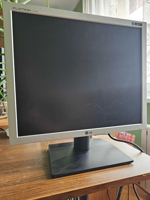 Monitor LG L1919S - 19 cali
