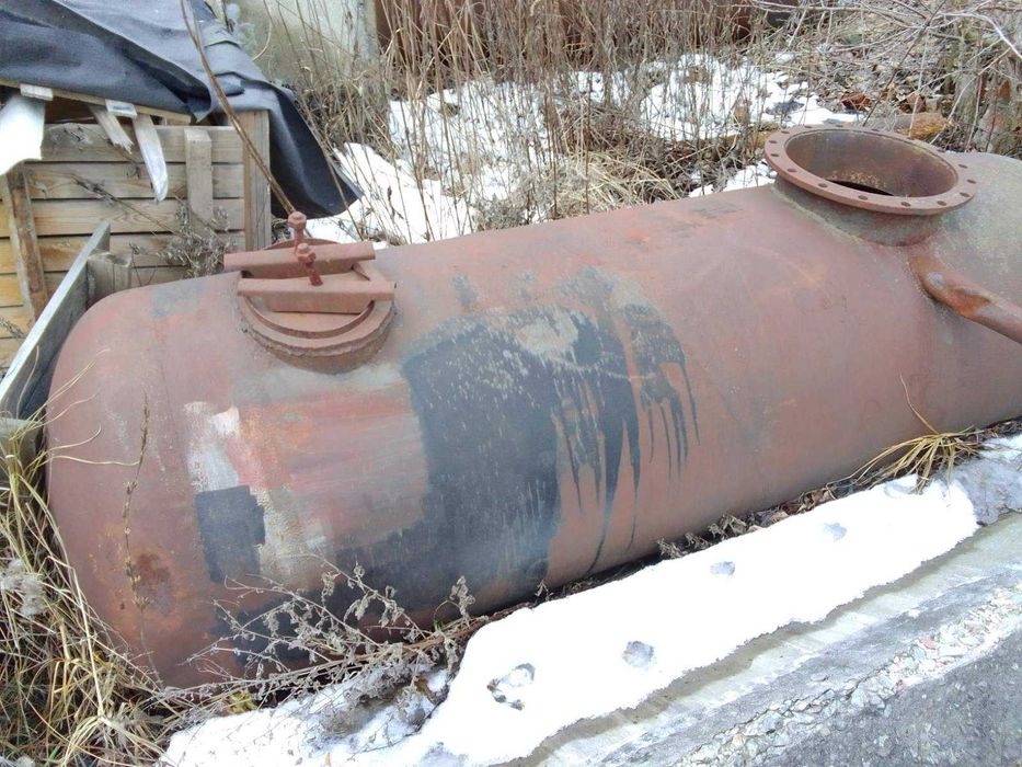 Продам 2(дві) вертикальні ємності обємом 60м3, вагою 4,5тн. та інш.