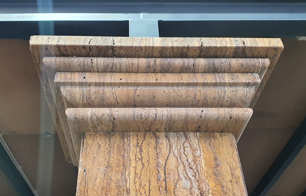 2 Colunas pedra travertino