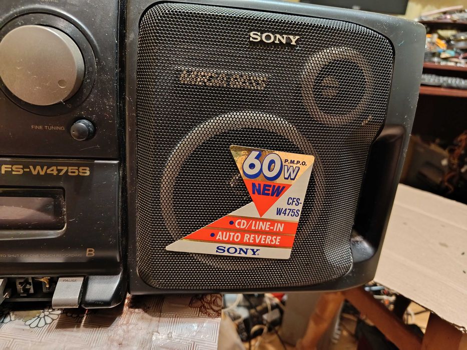 Магнитола Sony CFS-W475S рабочая,  (Кассеты и радио работают, под профилактику)