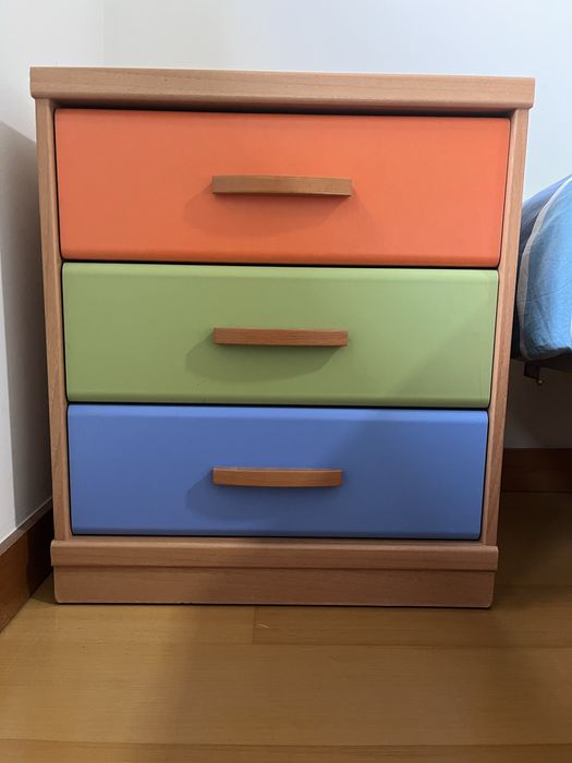 Cómoda e mesinha de cabeceira