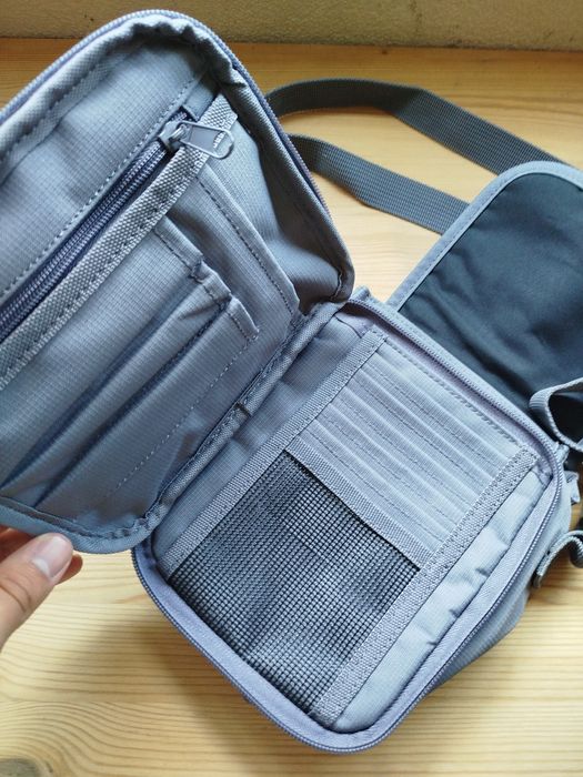 Bolsa tira colo cinzenta, Berg