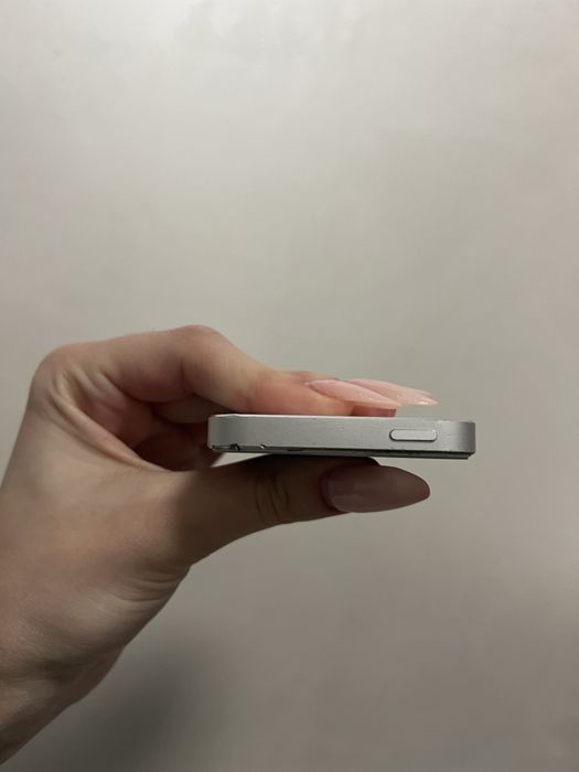 Телефон Apple айфон 5 s