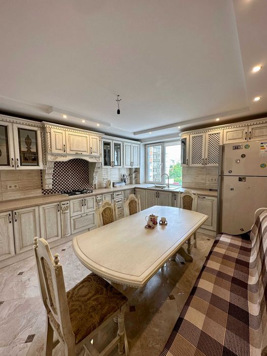 Оренда ПРОСТОРОЇ ДВО(ТРИ)КІМНАТНОЇ квартири вул. Руська 219Е