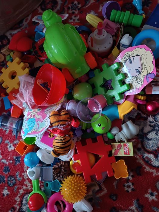 Великий пакет різних іграшок