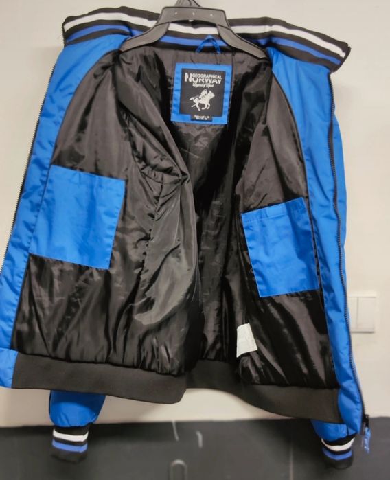 Blusão azul impermeável