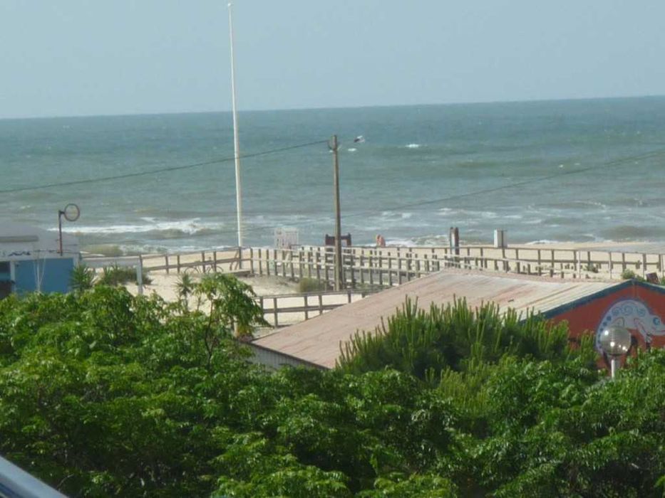 T1 na praia de Altura, com piscina e estacionamento.