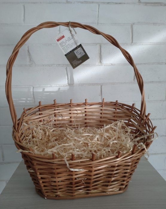 Koszyk wiklinowy prezentowy