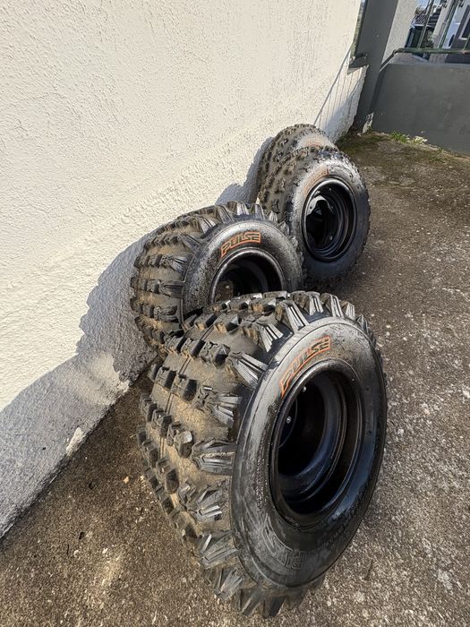 Jantes originais yfz 450 R+ pneus pulse - excelente estado