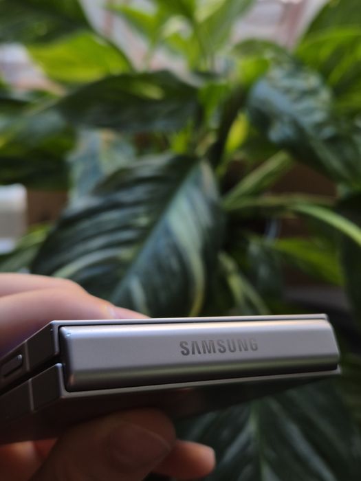 Samsung Galaxy Z Flip 6 256 GB | Stan Bardzo Dobry | Zadbany egzemplarz