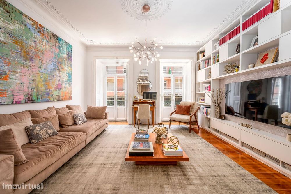 Elegância e conforto em Alcântara | T2+2 com suíte, closet e 2 casas