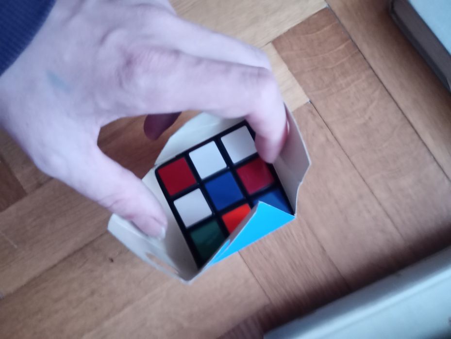 kostka Rubika z początku lat 80. – edycja Hungarian Magic Cube