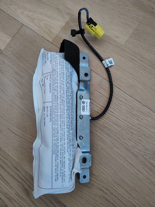 Poduszka lewy tył A4 B8