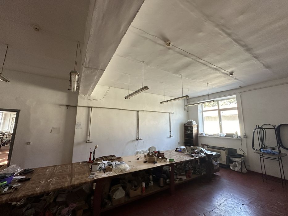 Здається в оренду виробниче приміщення.