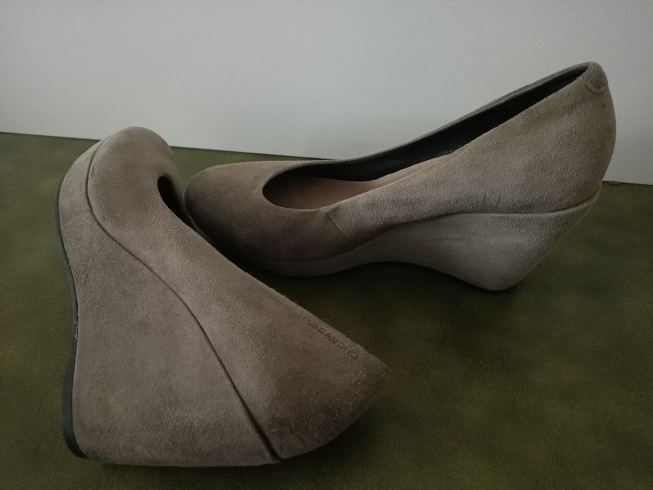Buty damskie na koturnie roz. 38
