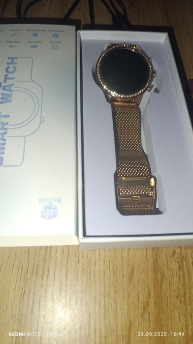Piękny damski zegarek smartwatch z cekinami