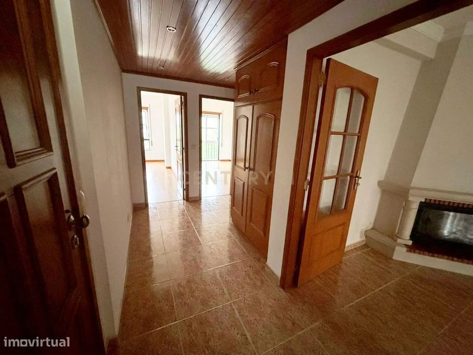 Apartamento T2 com Luz Natural e Localização Tranquila — Alto Do Seixalinho, Santo André E Verderena, Setúbal