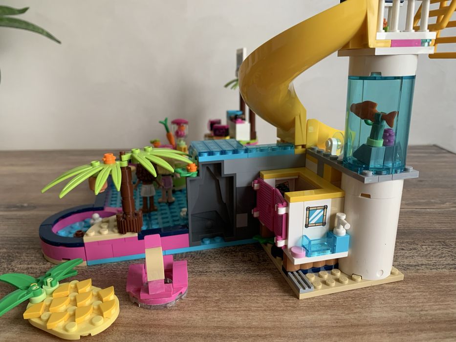 Конструктор LEGO Friends 41374 Андреа біля басейну