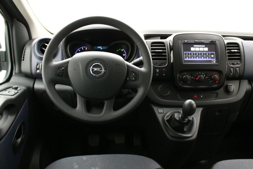 Wynajem busów 9-osobowych-automaty z 2025 roku. Dowóz na i z lotniska.