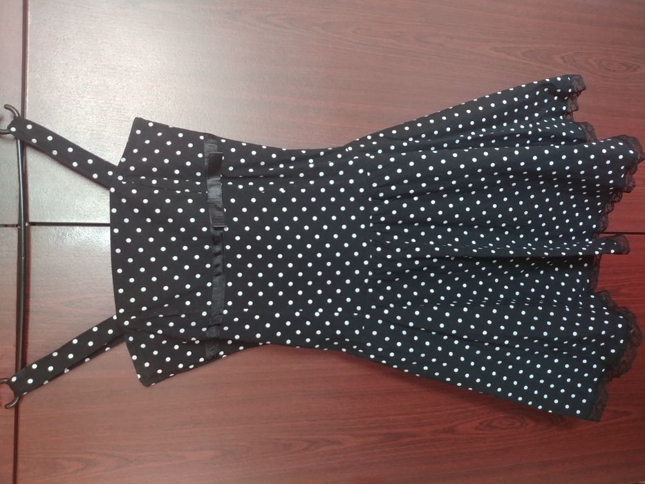 Sukienka w grochy - styl pin up