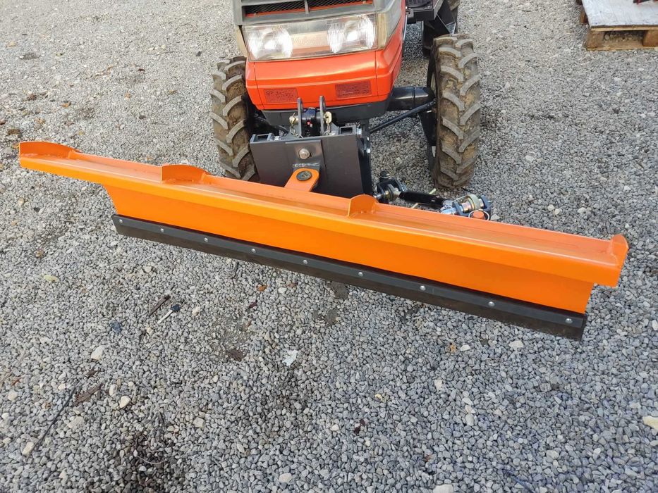 Solidny pług do śniegu mocowany z przodu mini ciągnika traktorka DOWÓZ