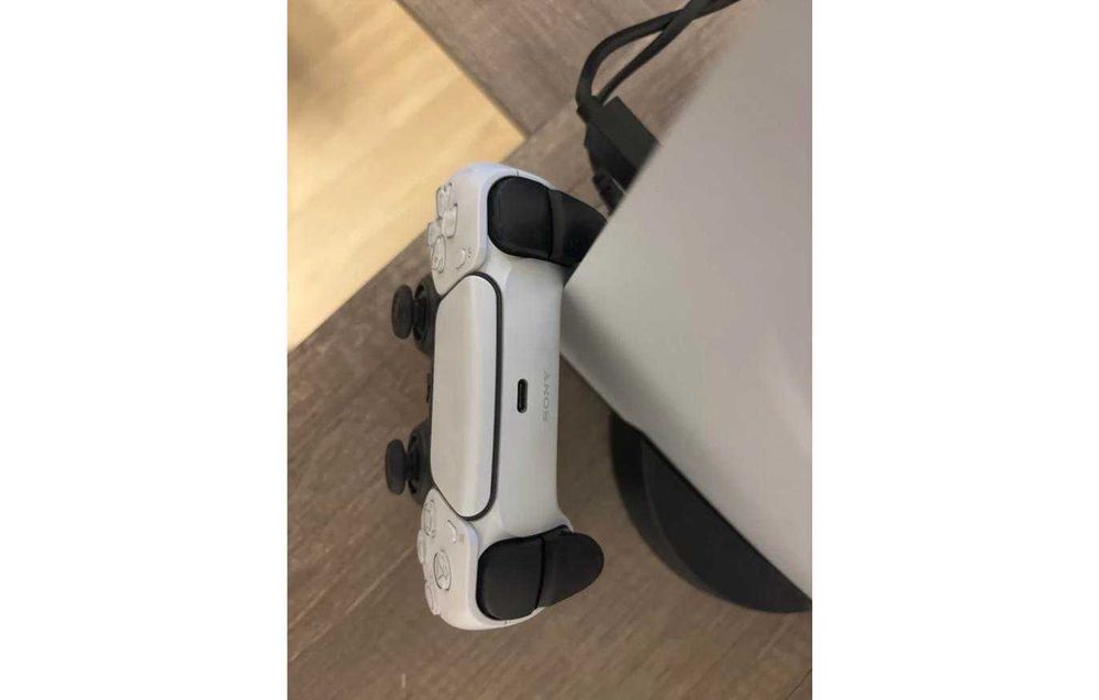 Sony PlayStation 5 Standard Edition Como Nova