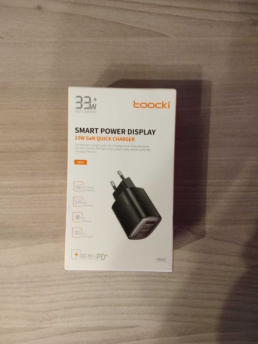 Ładowarka Toocki 33 W z wyświetlaczem plus gratis