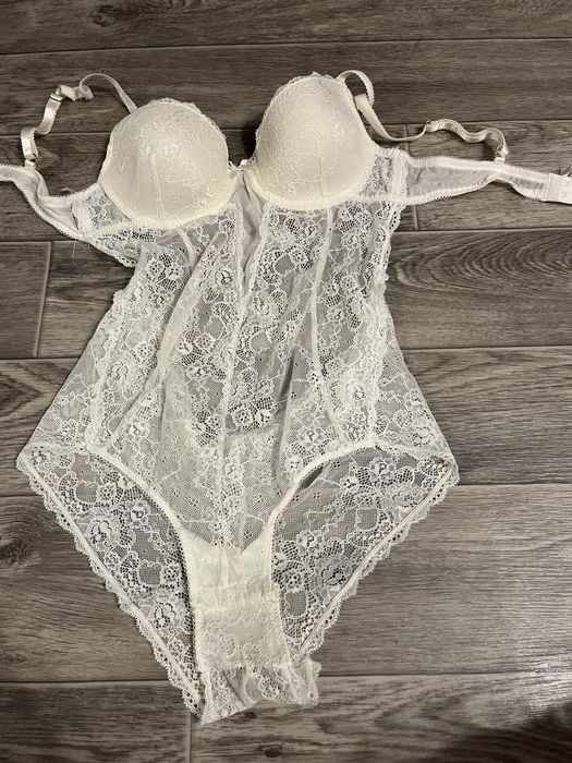 Нижня білизна, боді